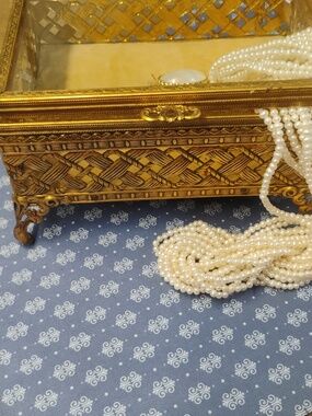 Vintage-Style Filigree Gold Jewelry Box